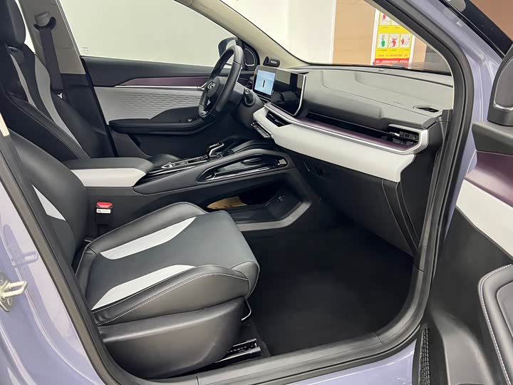 Фото 21 - Geely Coolray