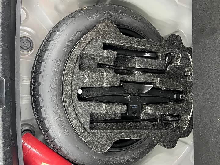 Фото 9 - Geely Coolray