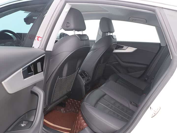 Фото 8 - Audi A5