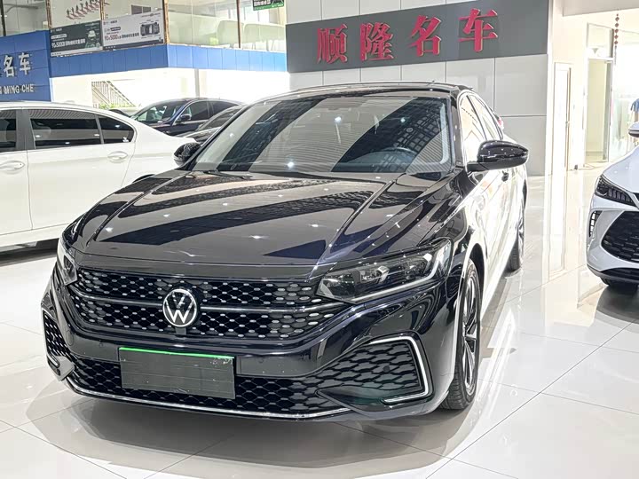 Фото 1 - Volkswagen Passat