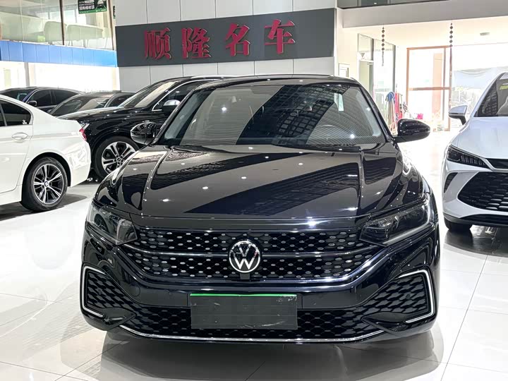 Фото 2 - Volkswagen Passat