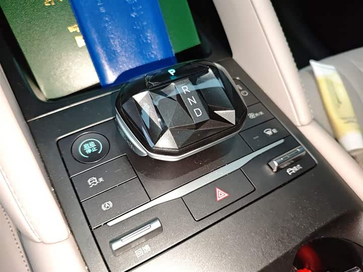 Фото 7 - BYD Yuan Up