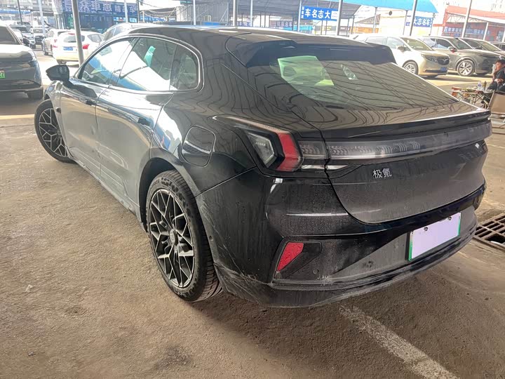 Фото 6 - Zeekr 001