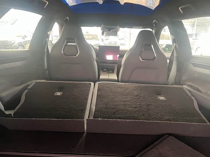 Фото 9 - Zeekr 001