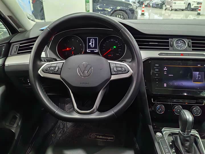 Фото 11 - Volkswagen Magotan