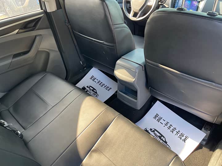 Фото 12 - Maxus T70