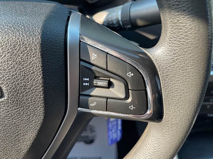 Фото 16 - Maxus T70