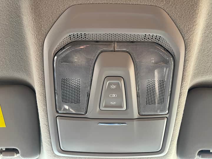 Фото 18 - Maxus T70