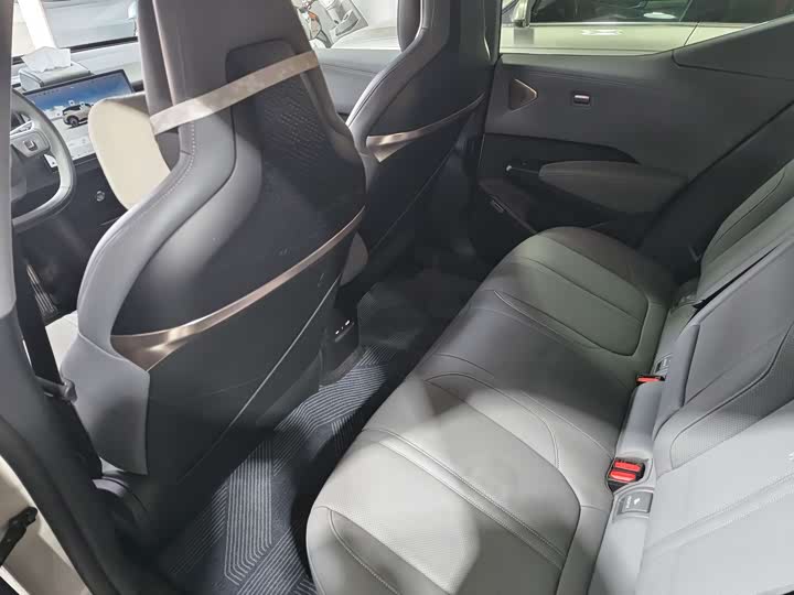 Фото 3 - Zeekr X