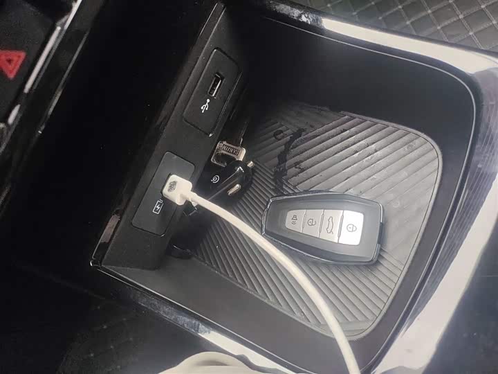 Фото 9 - Geely Geometry E Firefly