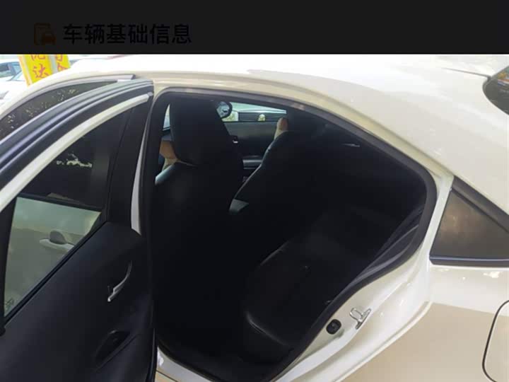 Фото 8 - Toyota Corolla