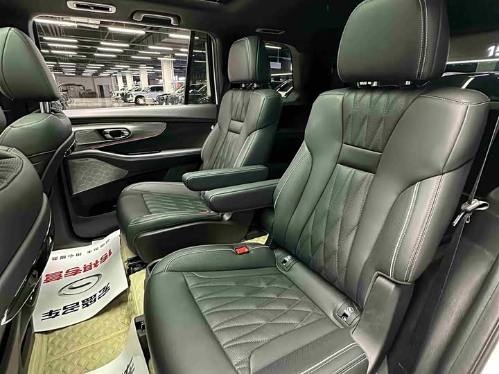 Фото 28 - GAC Trumpchi GS8