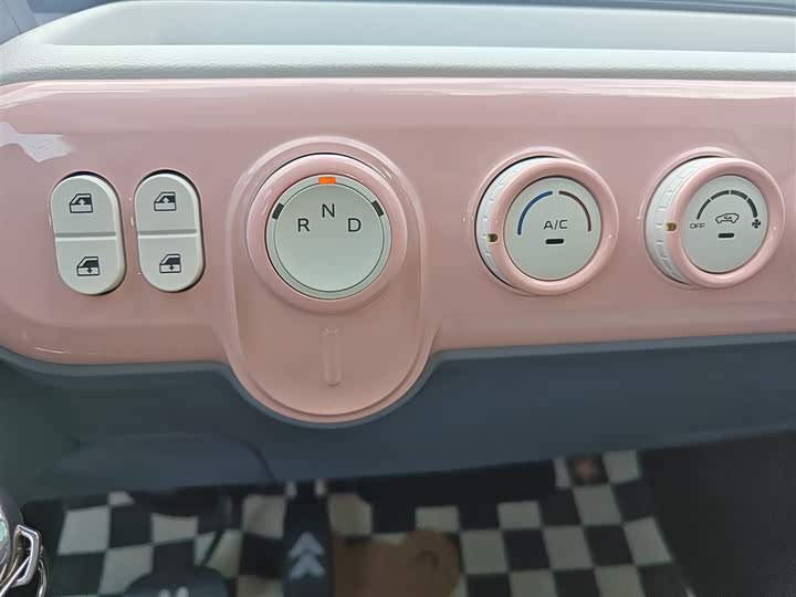 Фото 14 - Bestune Pony