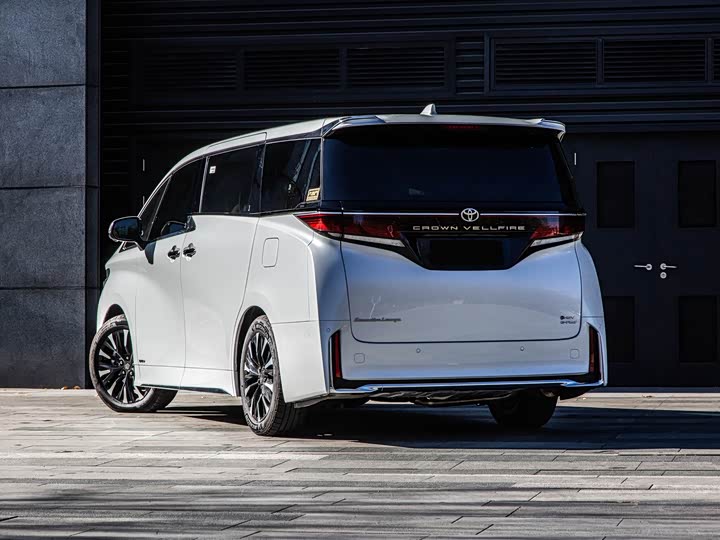 Фото 2 - Toyota Vellfire