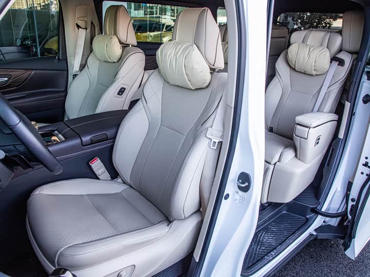 Фото 4 - Toyota Vellfire