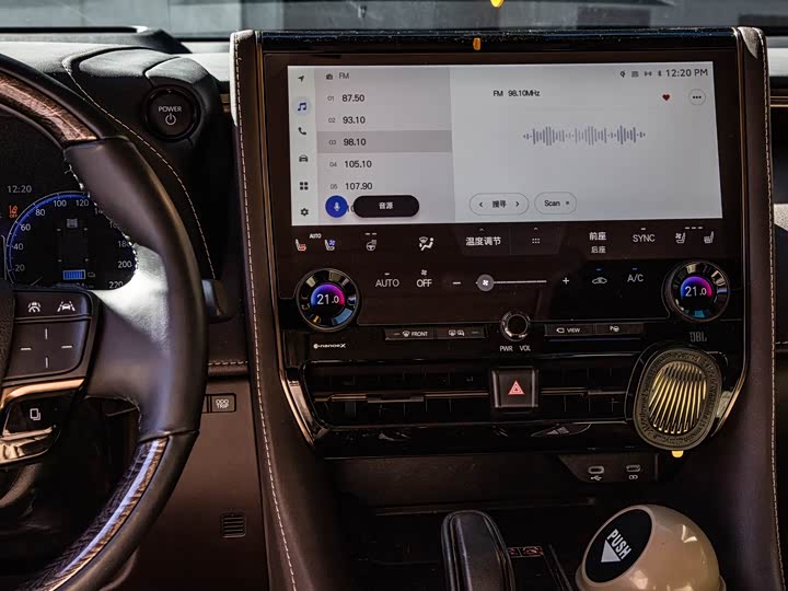 Фото 8 - Toyota Vellfire