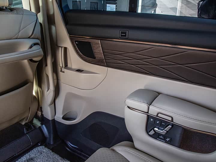 Фото 9 - Toyota Vellfire