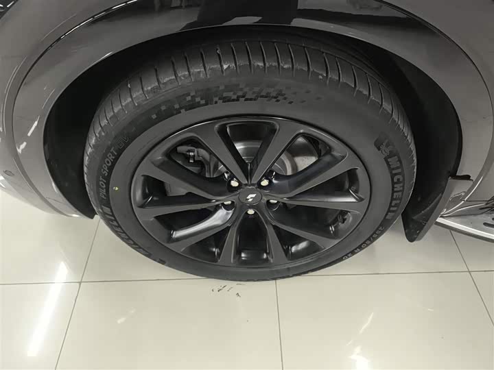 Фото 23 - LiXiang One