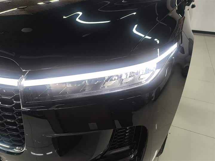 Фото 24 - LiXiang One