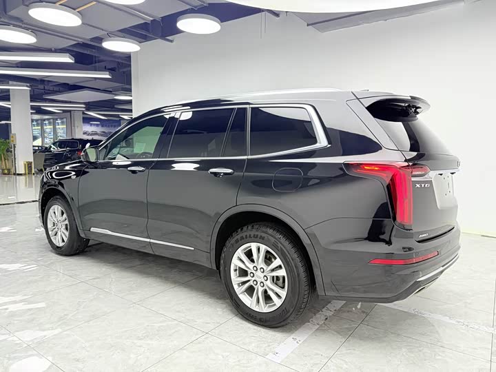 Фото 6 - Cadillac XT6