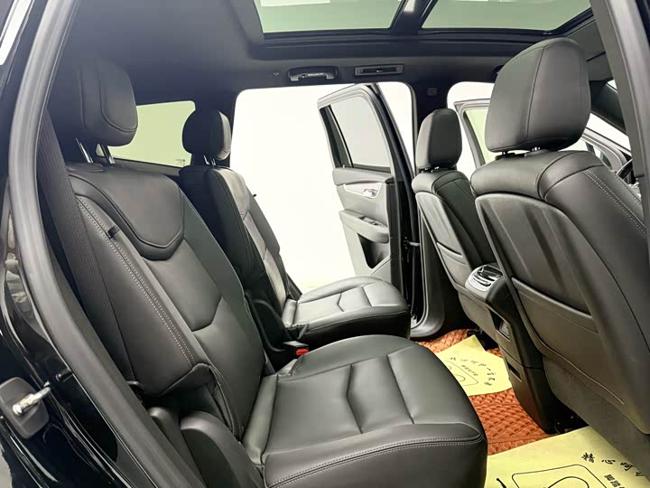 Фото 9 - Cadillac XT6