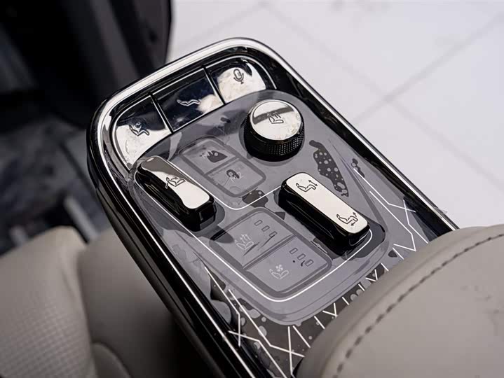 Фото 21 - Zeekr 009