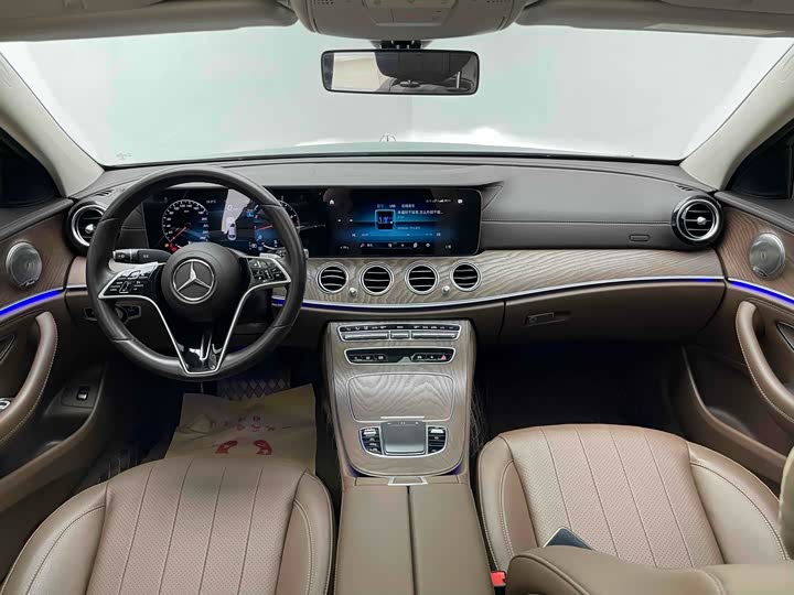 Фото 11 - Mercedes-Benz E-Class