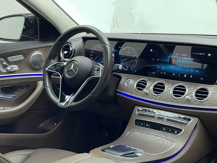 Фото 12 - Mercedes-Benz E-Class