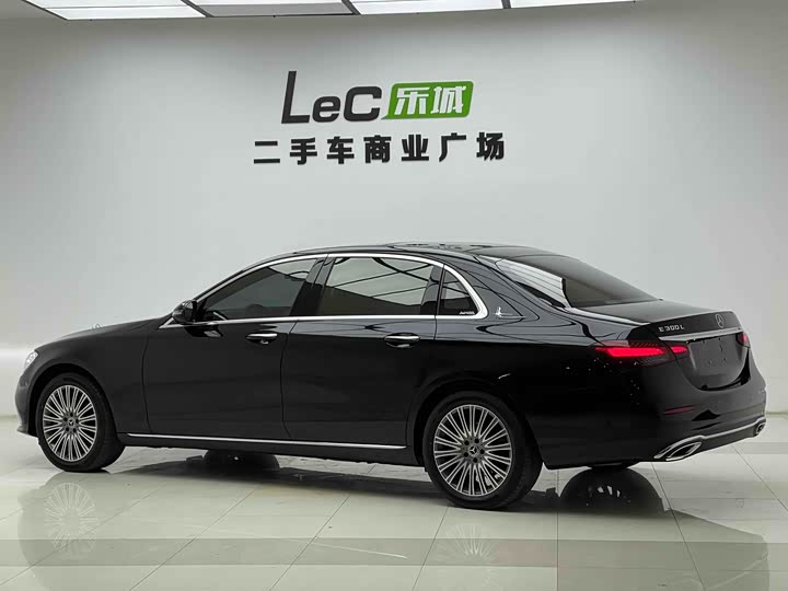 Фото 14 - Mercedes-Benz E-Class