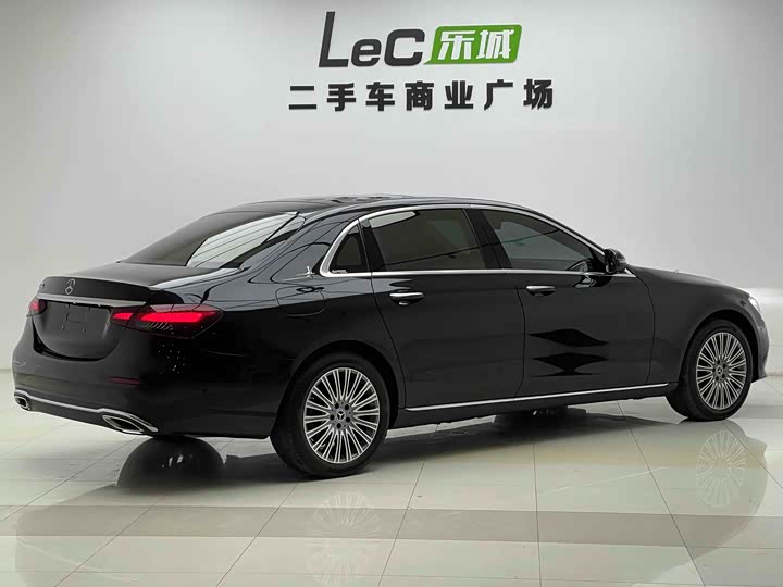 Фото 16 - Mercedes-Benz E-Class