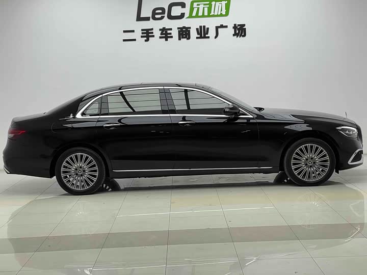 Фото 17 - Mercedes-Benz E-Class