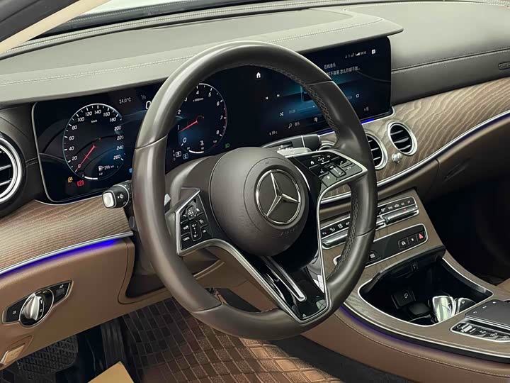 Фото 4 - Mercedes-Benz E-Class