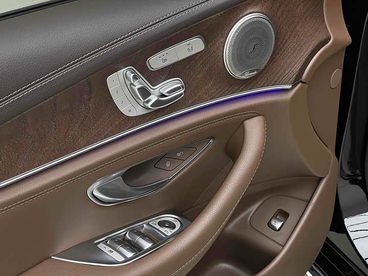 Фото 5 - Mercedes-Benz E-Class