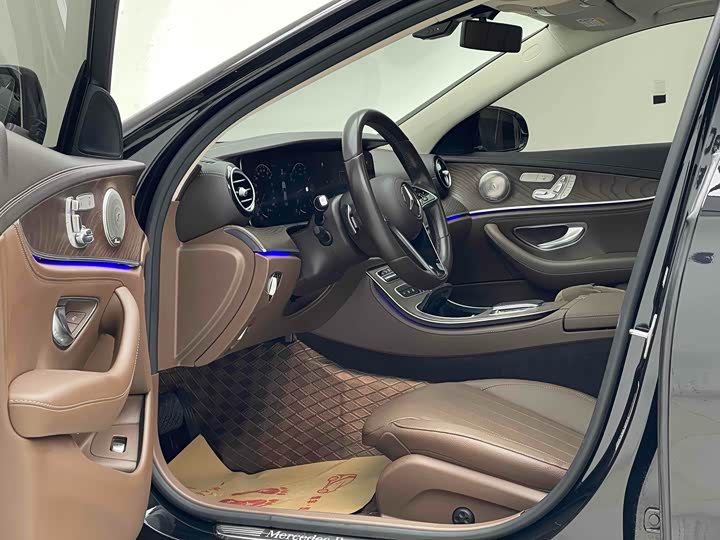 Фото 6 - Mercedes-Benz E-Class