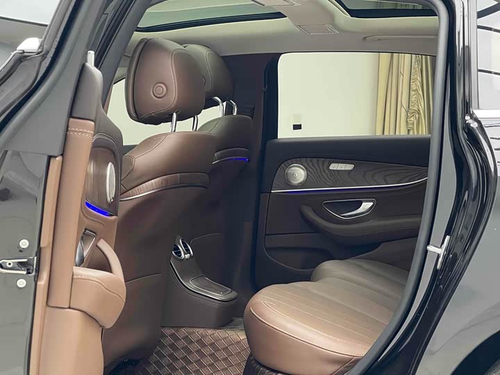 Фото 7 - Mercedes-Benz E-Class