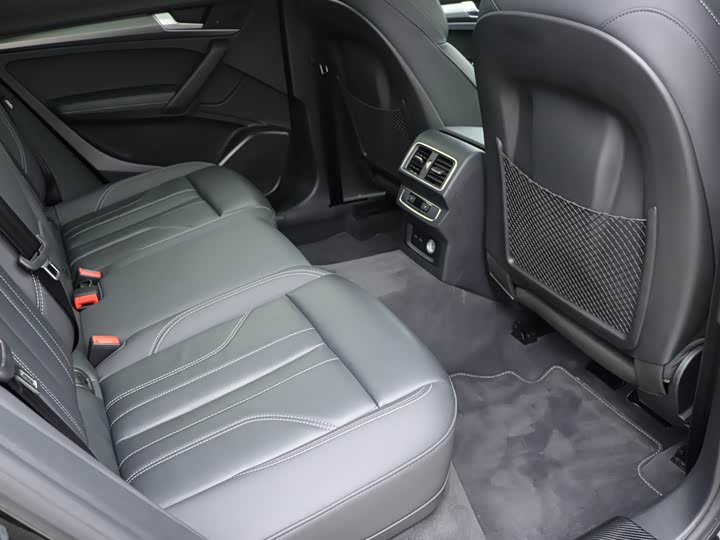 Фото 11 - Audi Q5L