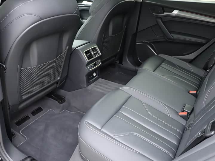 Фото 12 - Audi Q5L