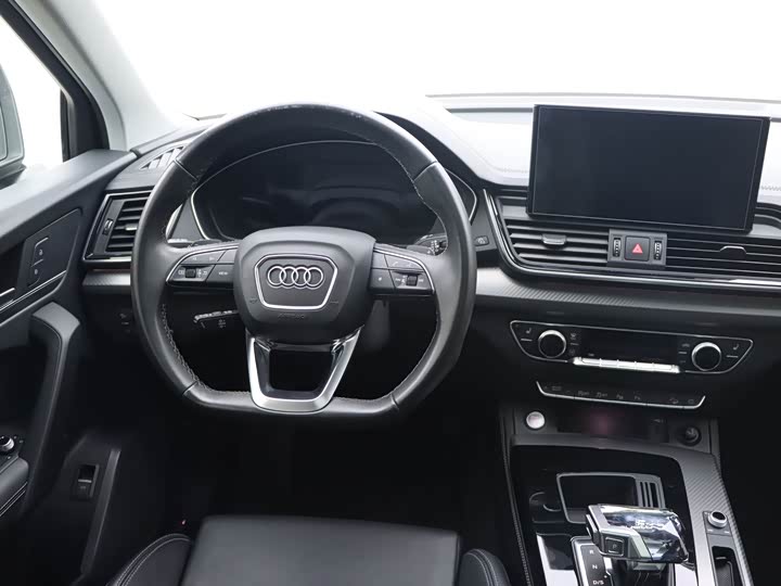Фото 14 - Audi Q5L