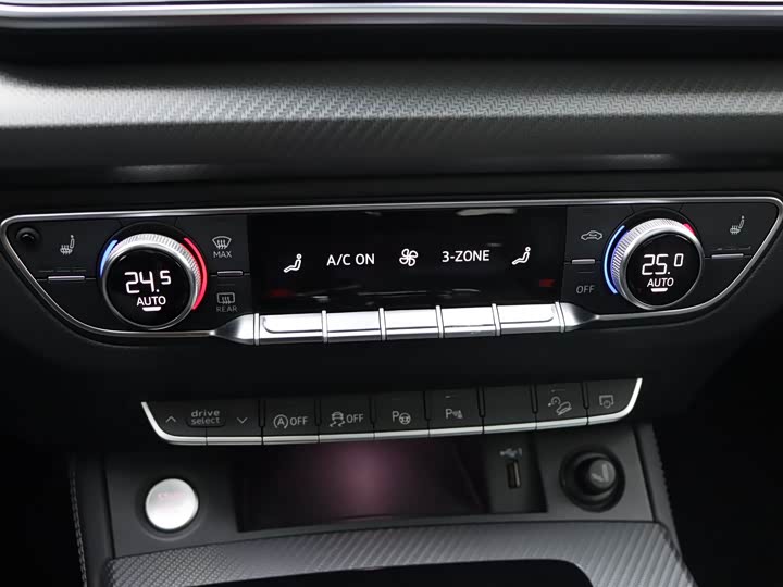 Фото 16 - Audi Q5L