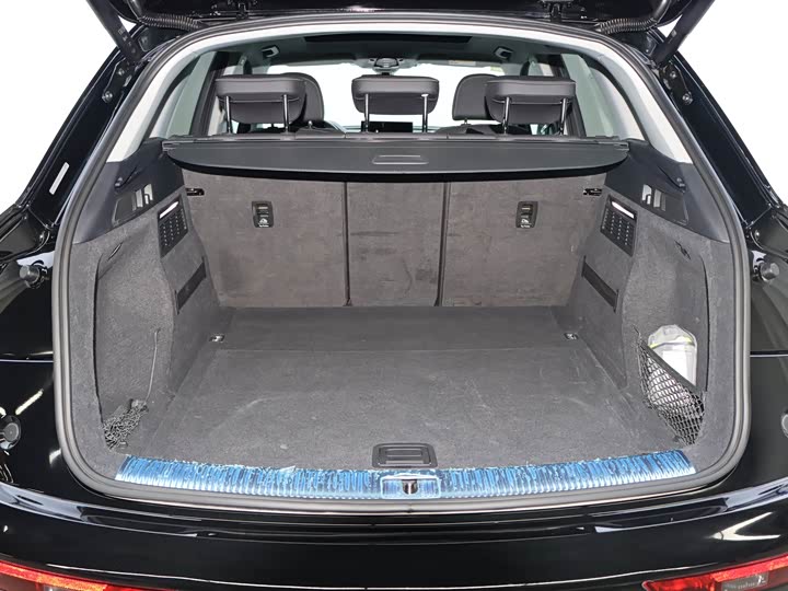 Фото 18 - Audi Q5L