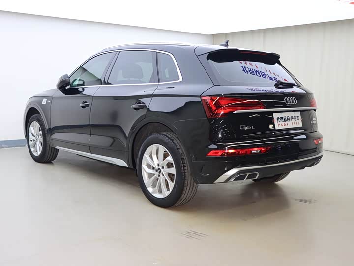 Фото 21 - Audi Q5L