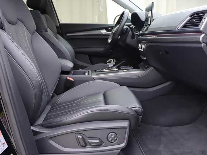 Фото 8 - Audi Q5L