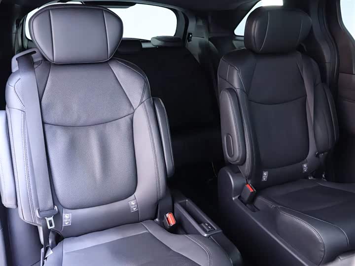 Фото 22 - Toyota Sienna