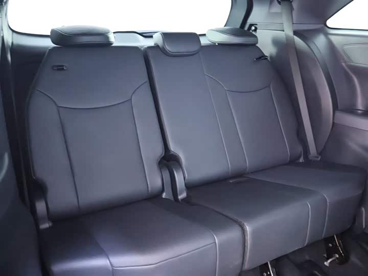 Фото 23 - Toyota Sienna