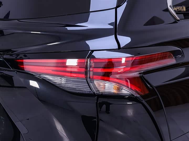 Фото 9 - Toyota Sienna