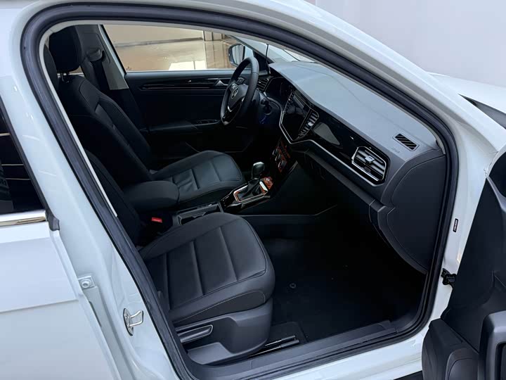 Фото 20 - Volkswagen T-Roc