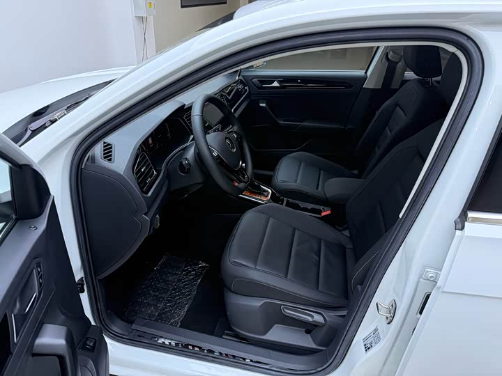 Фото 8 - Volkswagen T-Roc