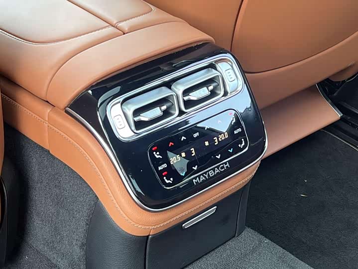 Фото 15 - Mercedes-Benz Maybach S-Class