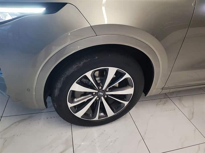 Фото 23 - LiXiang One