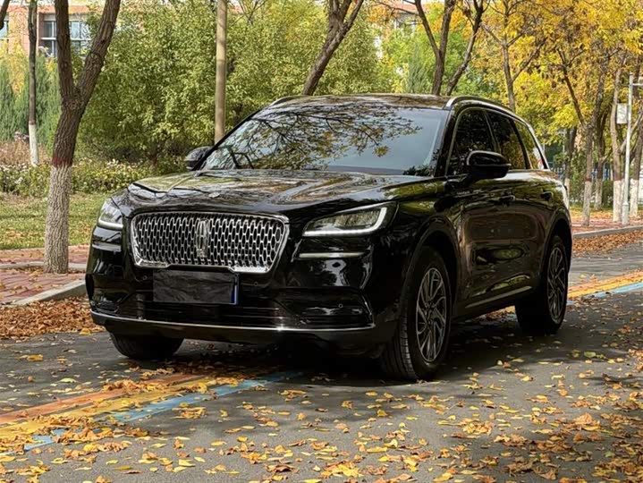 Фото 1 - Lincoln Corsair